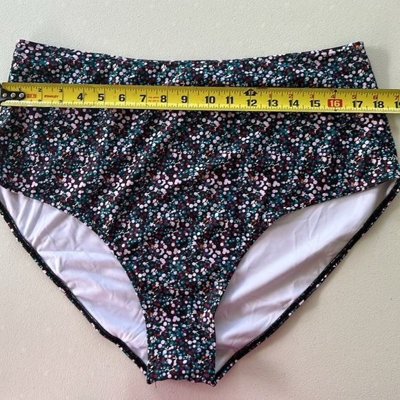 NWT! 2-Piece bubble print swimsuit size 18/20 or 2X - Picture 4 of 5